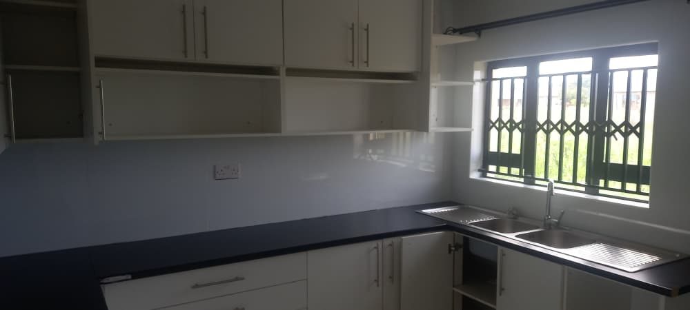 The fitted kitchen